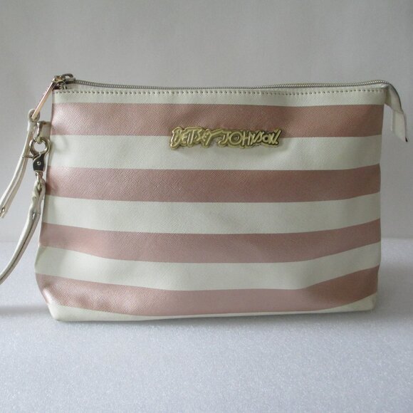 BETSY JOHNSON TRAVEL BAG - Picture 2 of 16